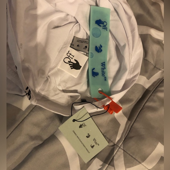 Off-White Tee - Picture 4 of 4